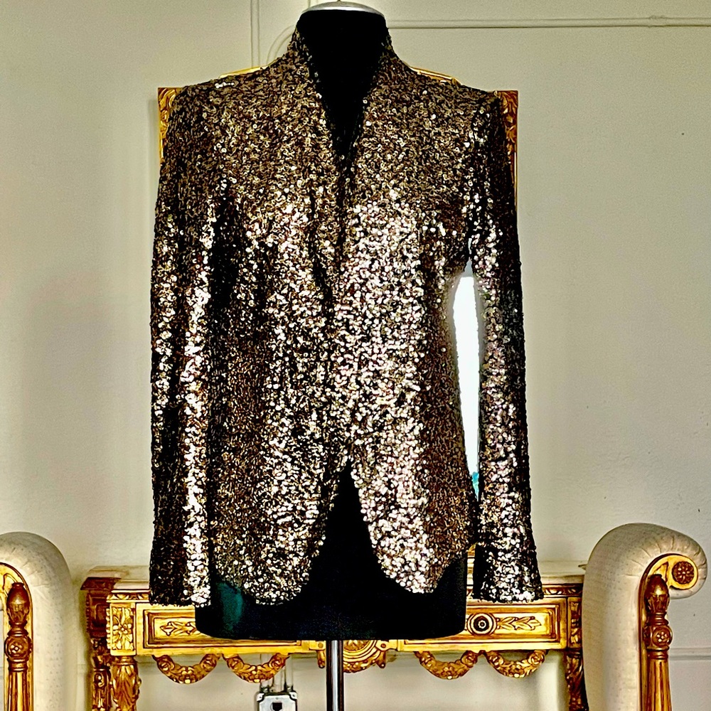 “Zara”Women’s Sequins Jacket .
The Jacket has very thin lining
New!